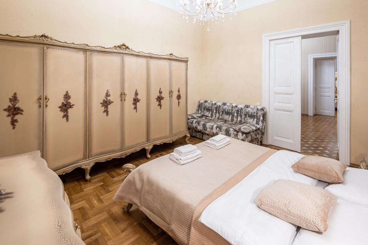 3 Bedrooms Royal Italian Style In An Austrian Building, Parking, Balcony Lemberg Exterior foto
