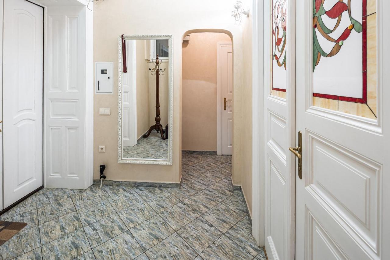 3 Bedrooms Royal Italian Style In An Austrian Building, Parking, Balcony Lemberg Exterior foto
